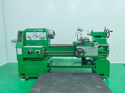 Spherical turning lathe